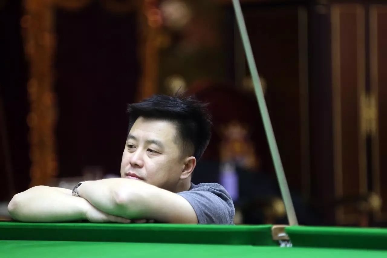 青年中备受 青年中备受