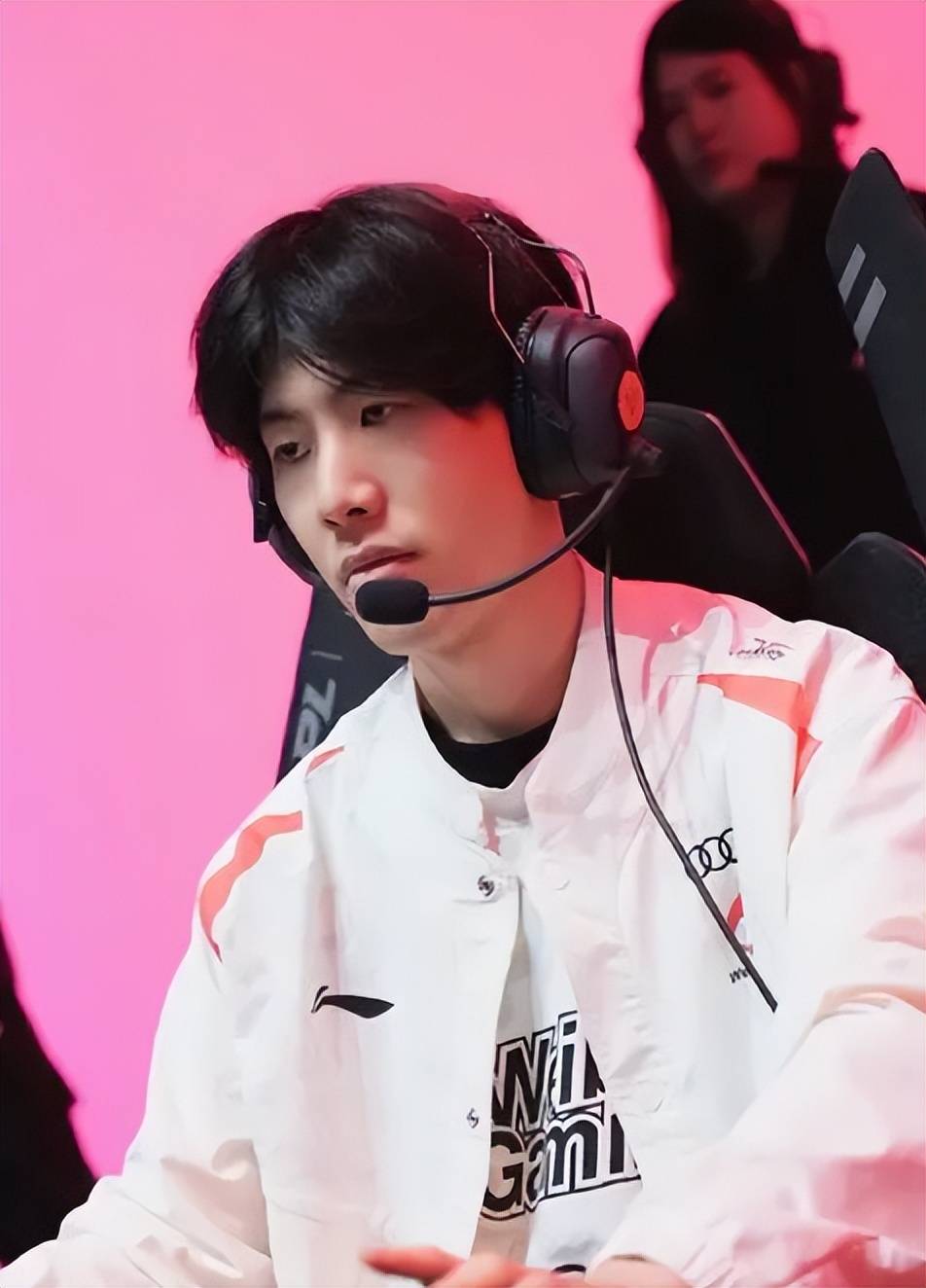 他的表现无 他的表现无