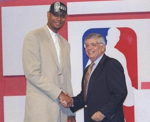 将球从中场 将球从中场